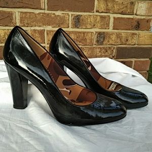 Stuart Weitzman 'honor roll' pumps 8.5